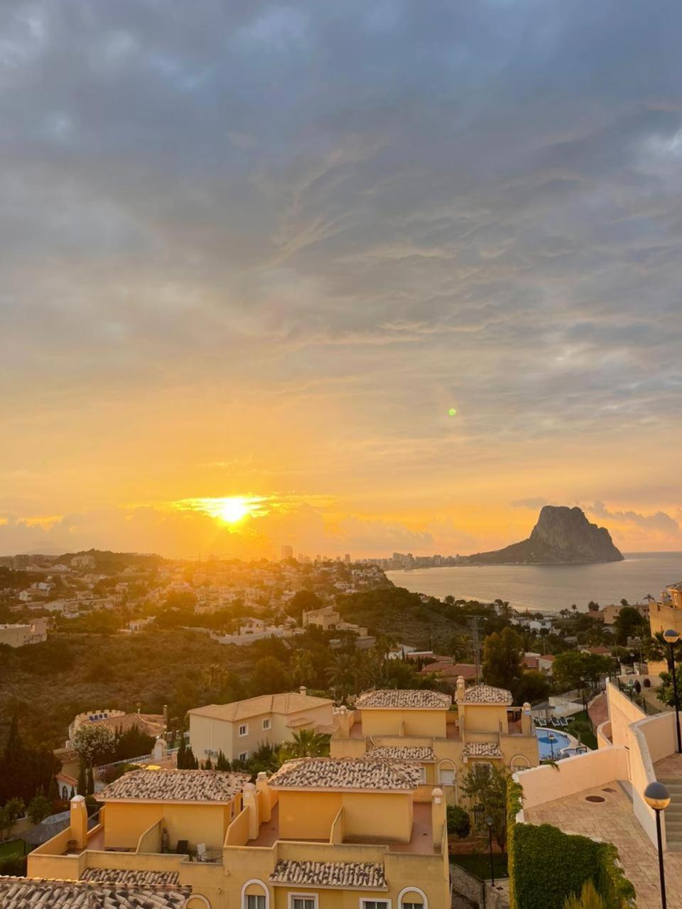 Chalet Adosado Con Vistas Al Mar Calpe Esterno foto